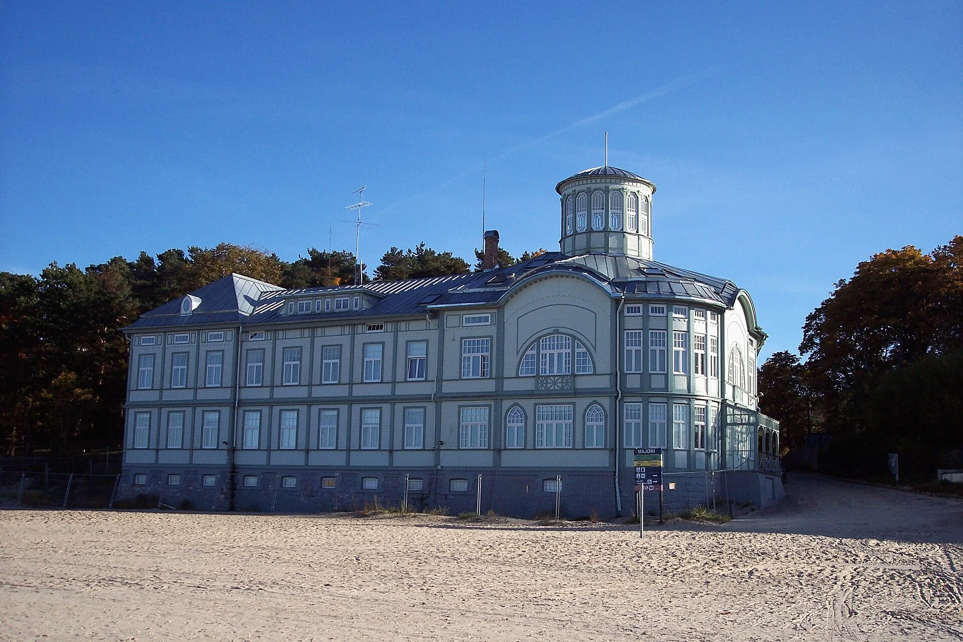 Historic Emīlija Rācene bathing house facing the sand at Majori beach in Jūrmala