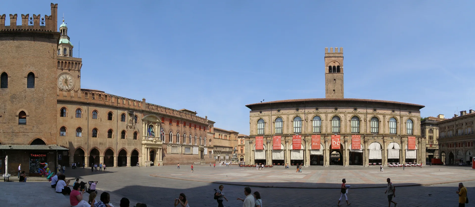 Piazza Maggiore in Bologna, with Palazzo d’Accursio and Palazzo del Podestà