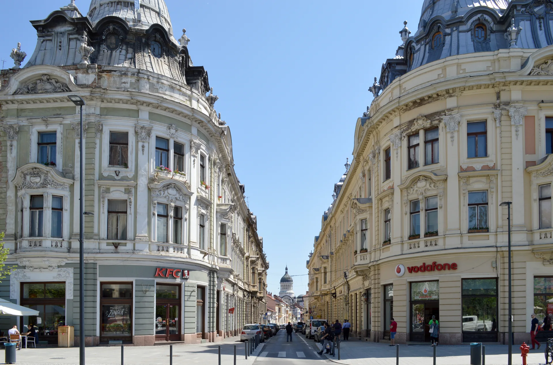 The matching landmark façades at the entrance to Strada Iuliu Maniu from Piața Unirii in Cluj-Napoca.