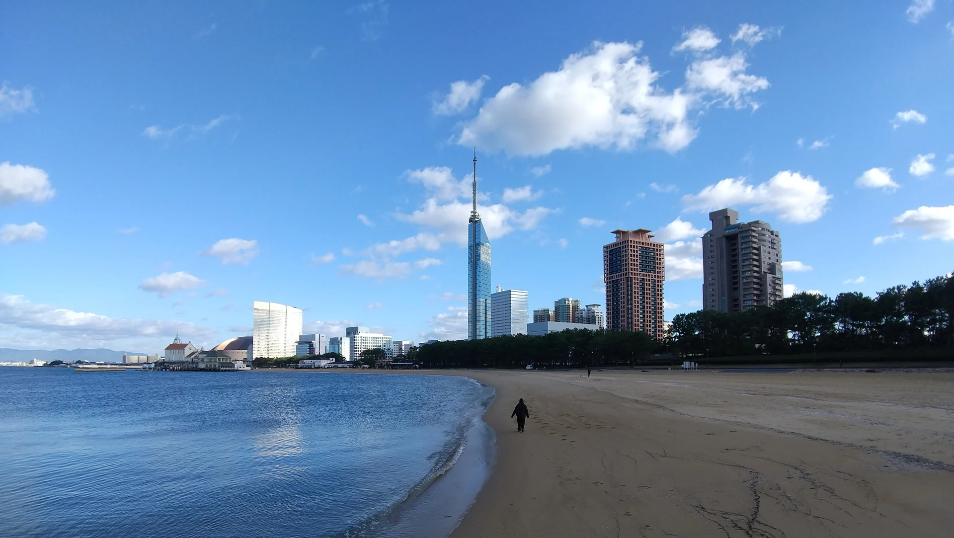 Fukuoka Tower above Momochi beach and waterfront.