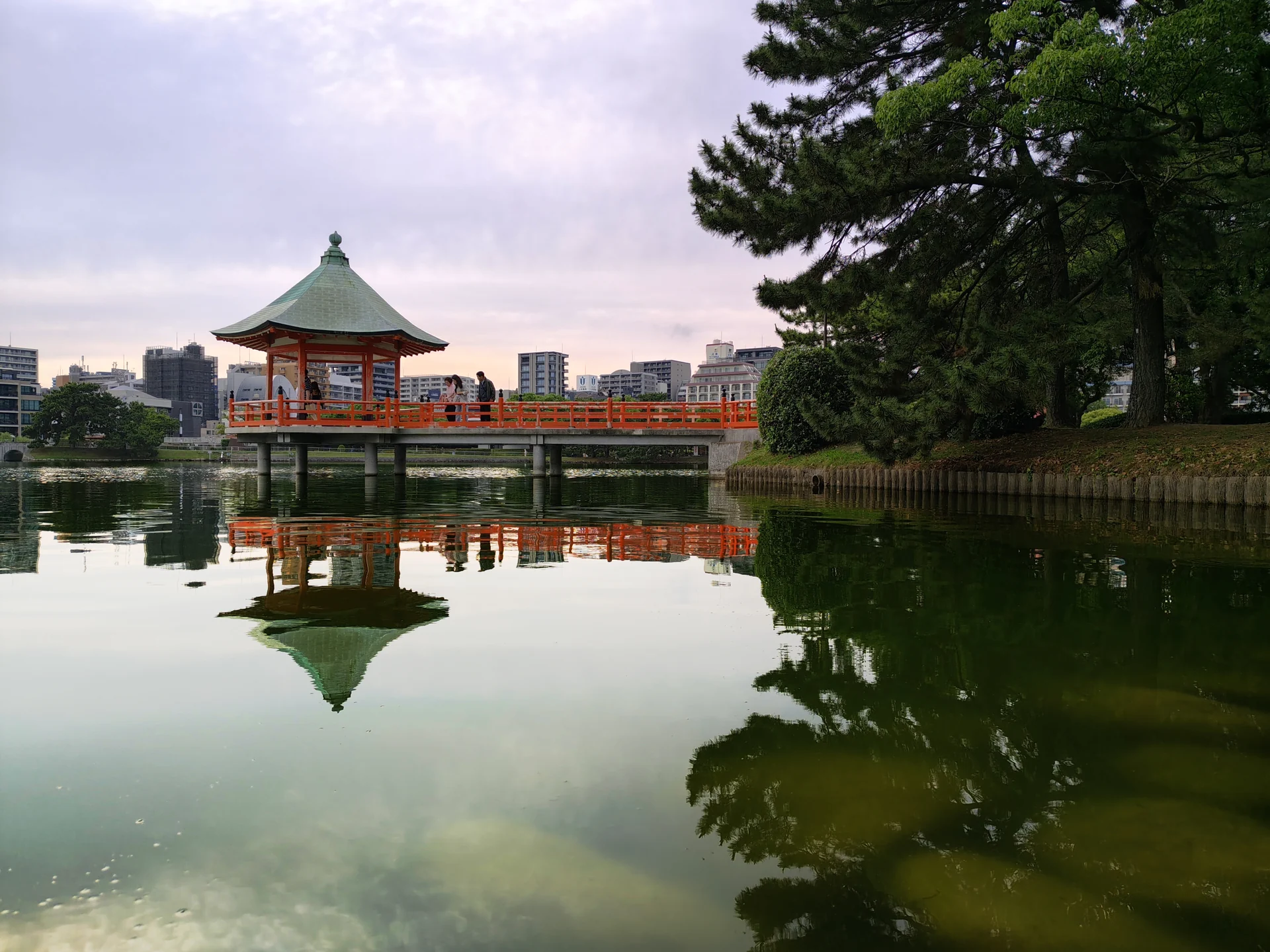 Ukimidō pavilion reflected in the lake at Ōhori Park, Fukuoka.