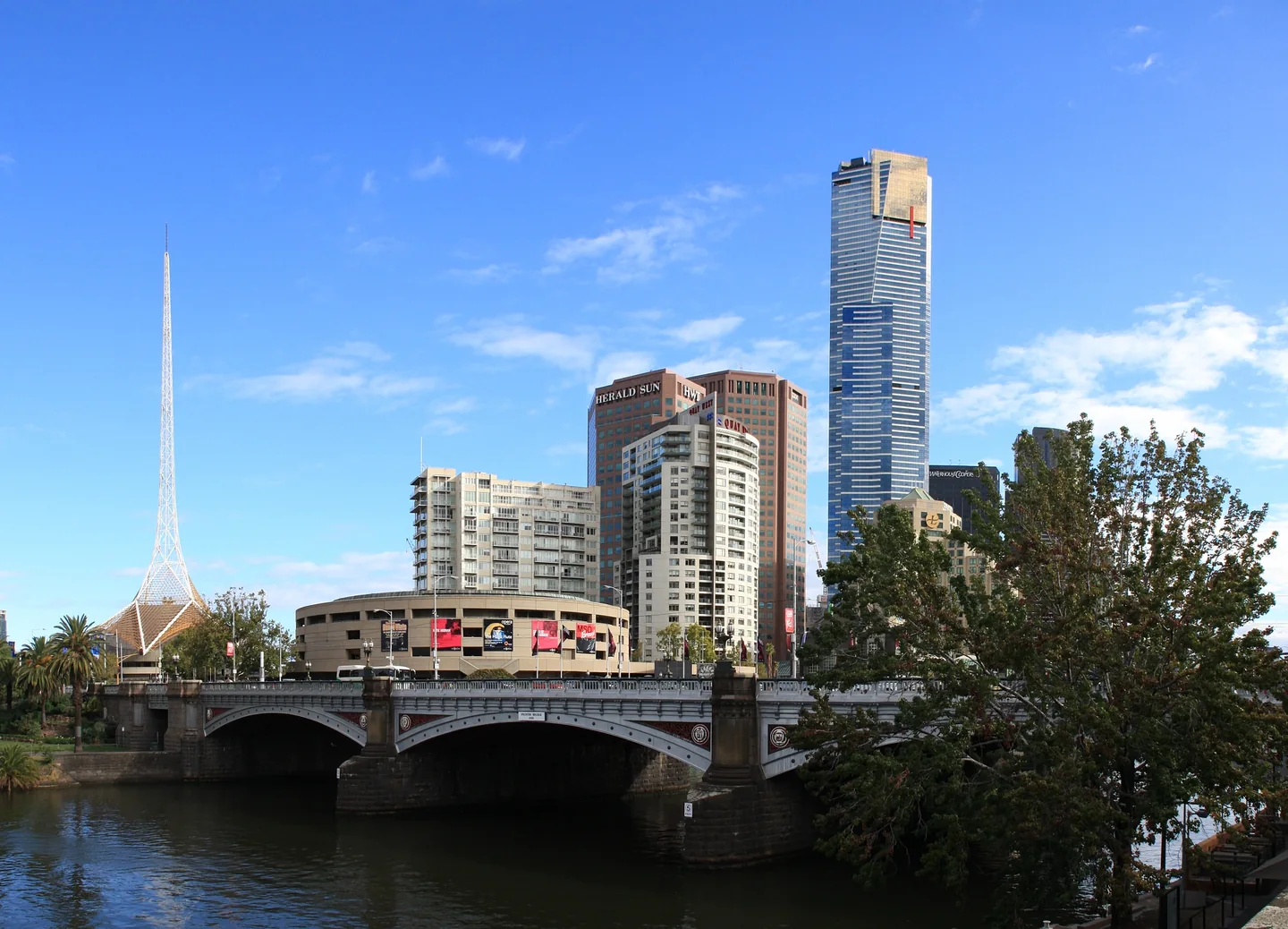 Princes Bridge and Eureka Tower above the Yarra River in Melbourne.
