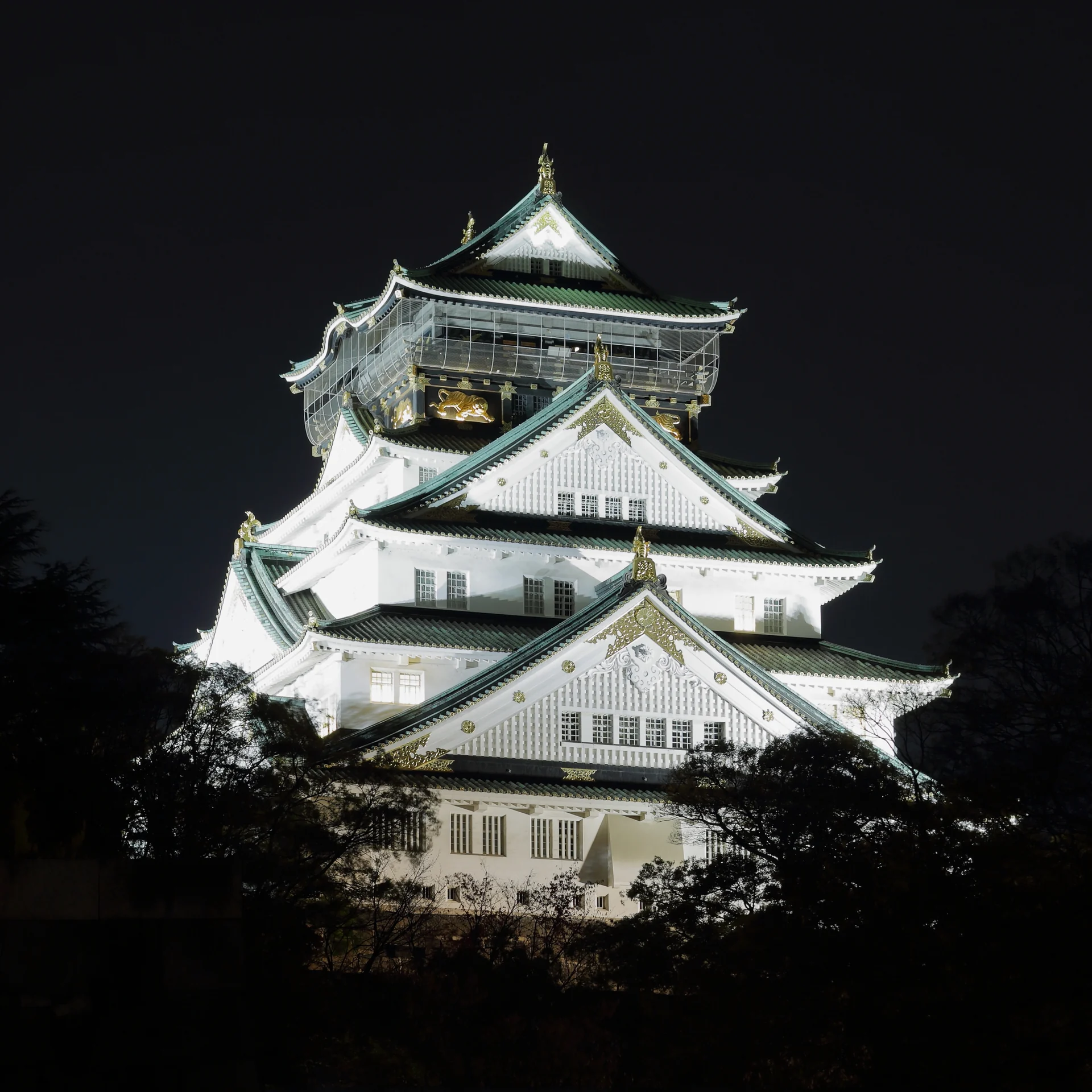 Osaka Castle illuminated at night.