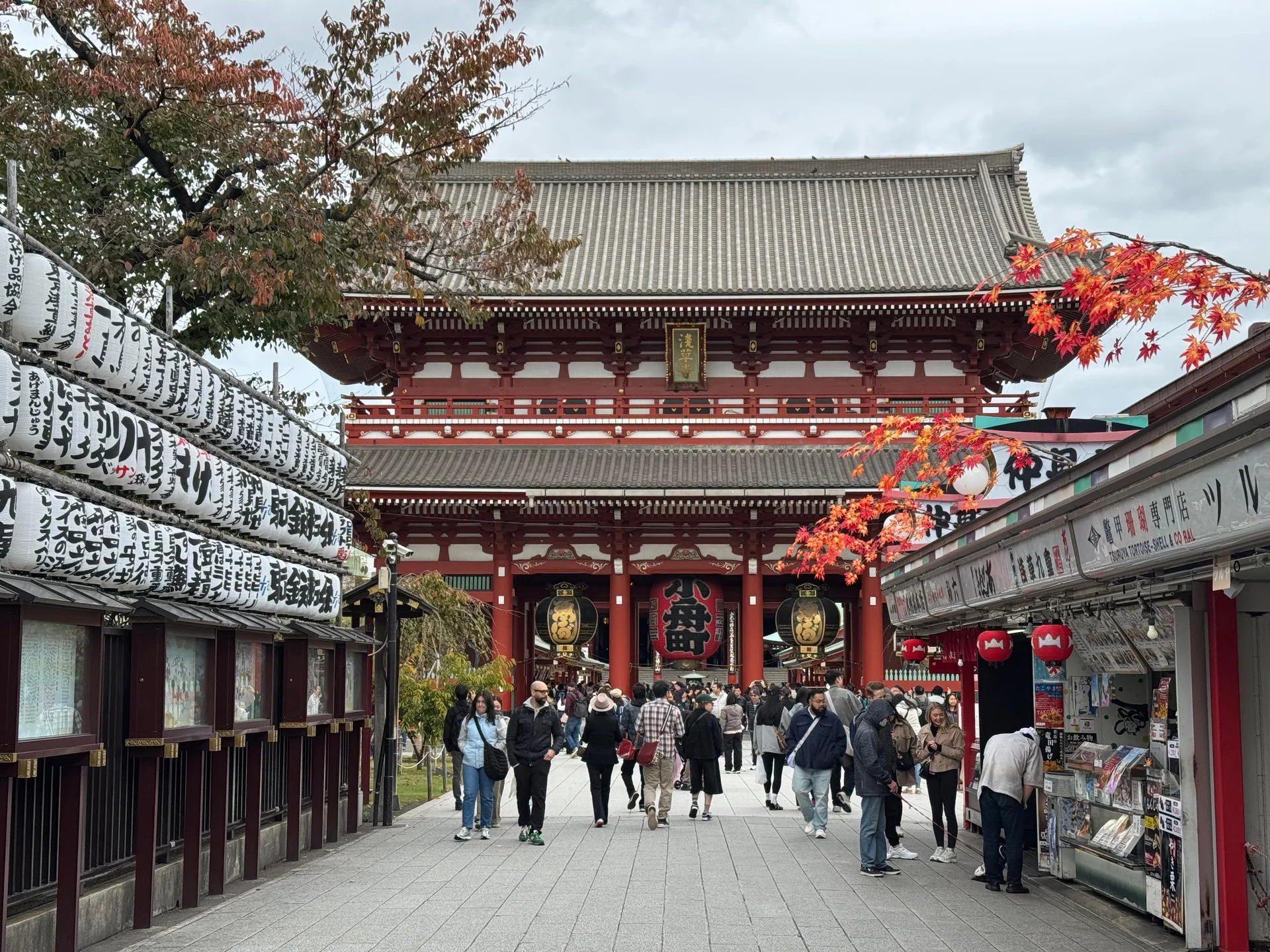 The gate of Sensō-ji in Asakusa, Tokyo, seen from the shopping street.